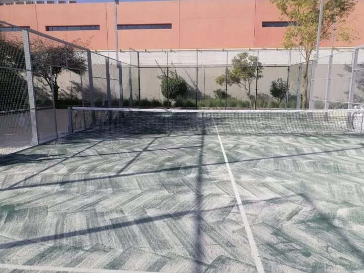 ملعب بادل من تنفيذ جرين جروث في الرياض
